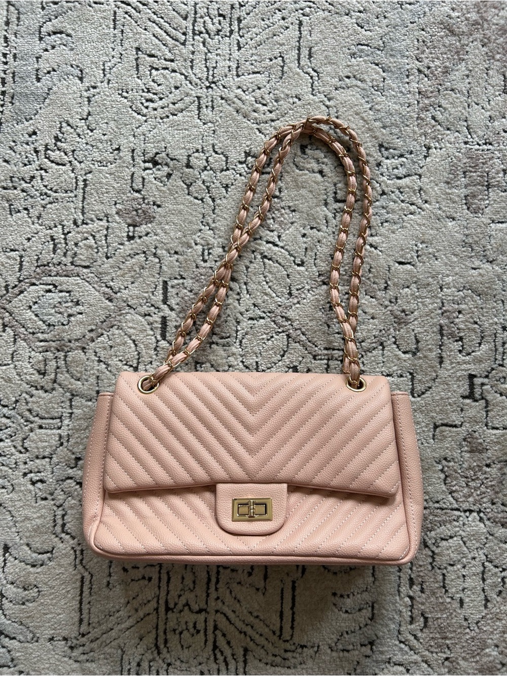 Francesca's Collections Quilted Shoulder Bag in Blush Pink with Gold Chain